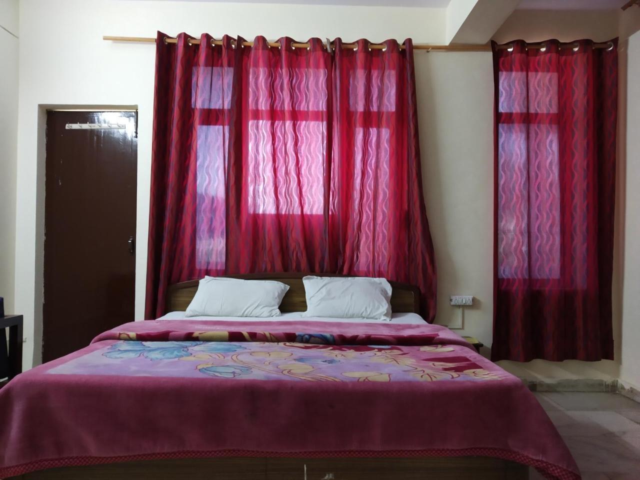 מלון רישיקש Raj Laxmi Bhawan מראה חיצוני תמונה