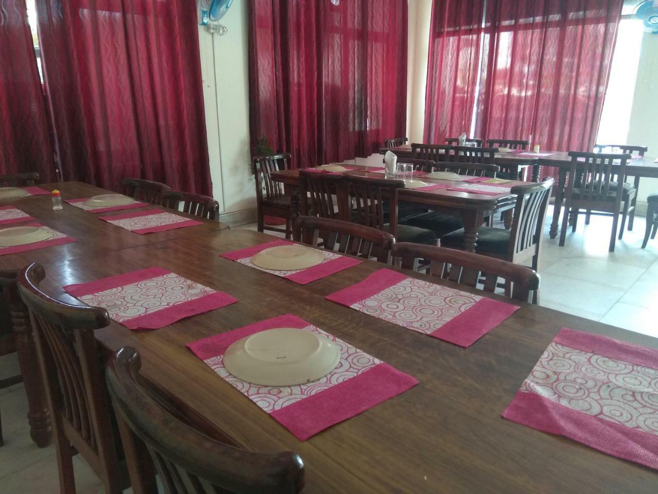 מלון רישיקש Raj Laxmi Bhawan מראה חיצוני תמונה