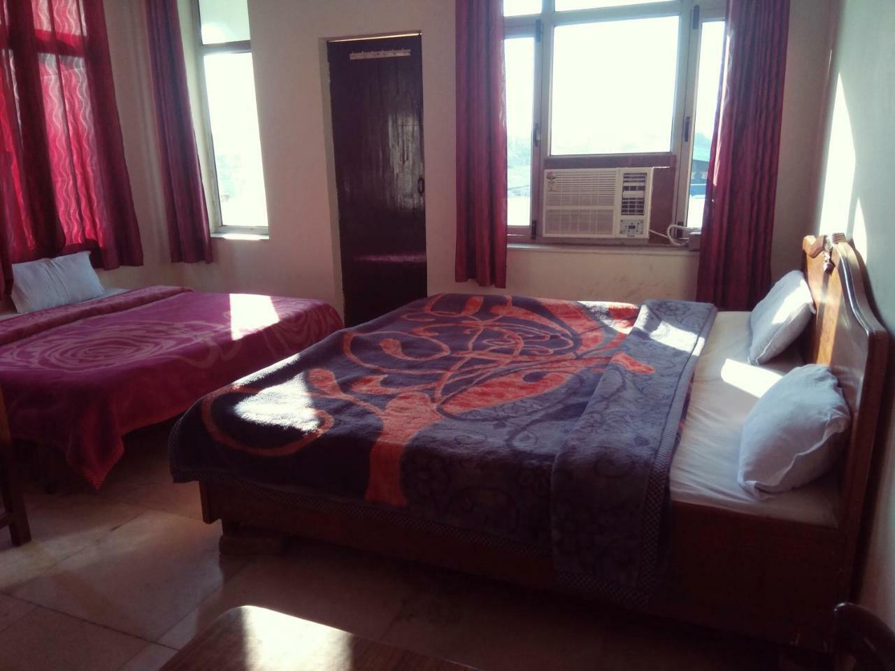 מלון רישיקש Raj Laxmi Bhawan מראה חיצוני תמונה