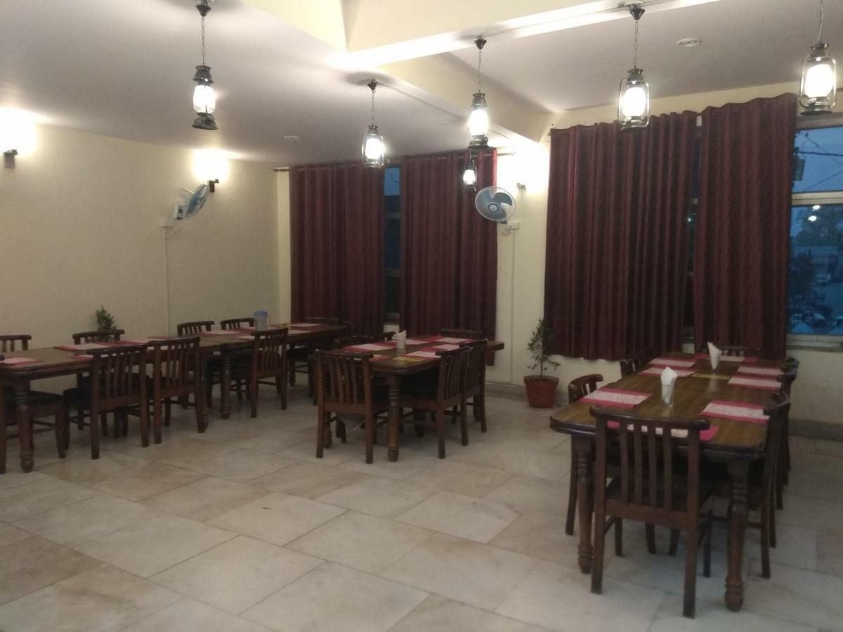 מלון רישיקש Raj Laxmi Bhawan מראה חיצוני תמונה